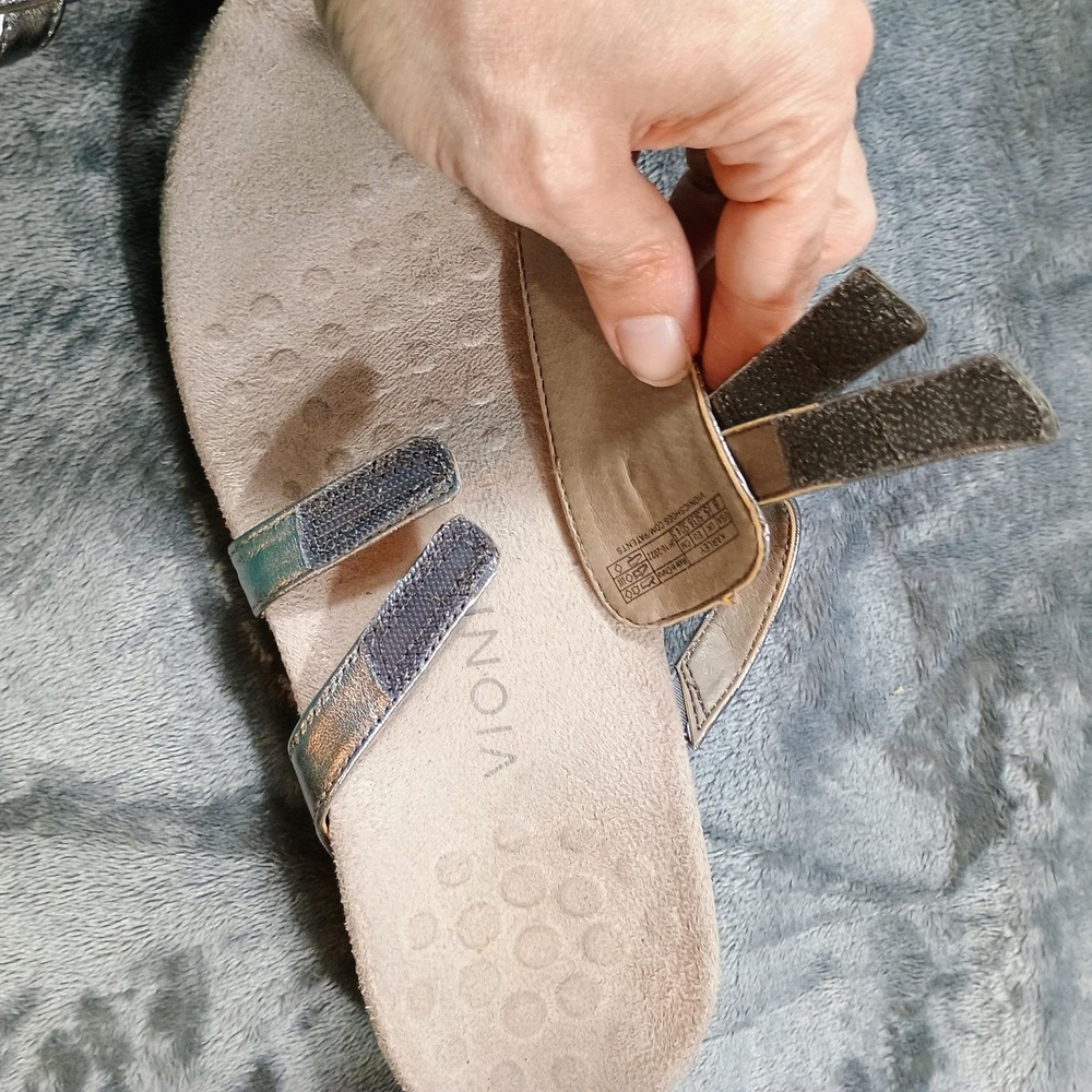 Vionic Sandals Womens 8.5 Silver Marley Thong Wedge Adjustable Strap Comfort - Picture 8 of 8